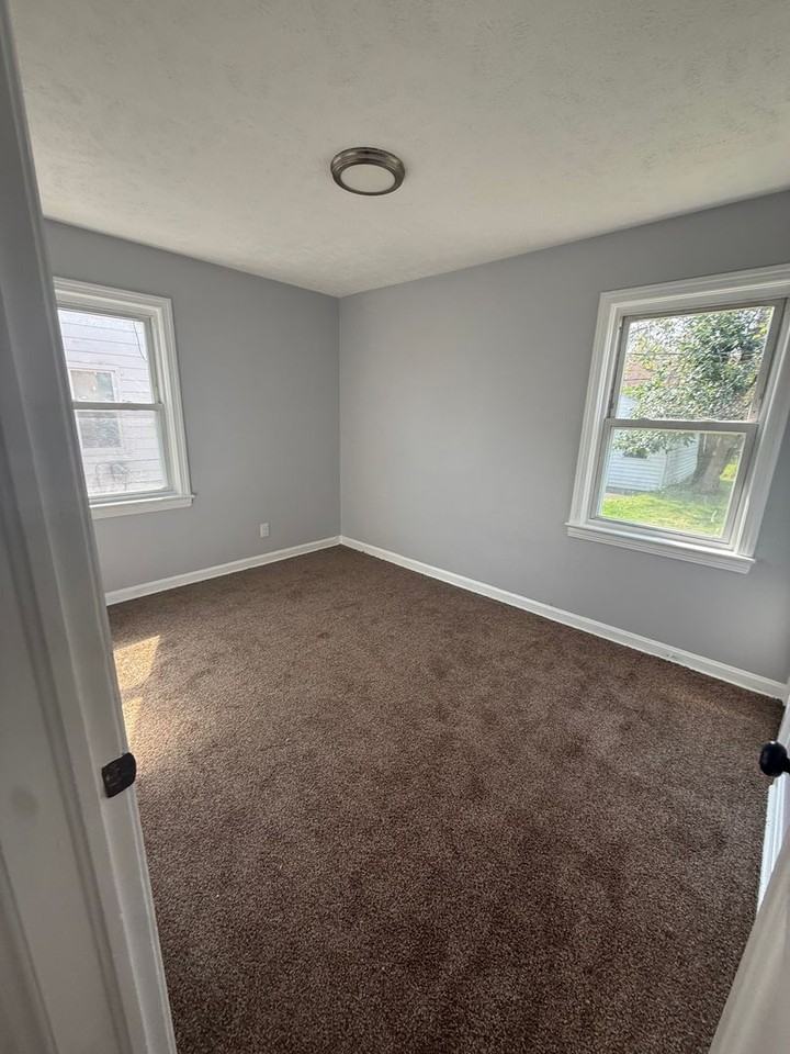 21230 Tracy Ave - Photo 6 of 10