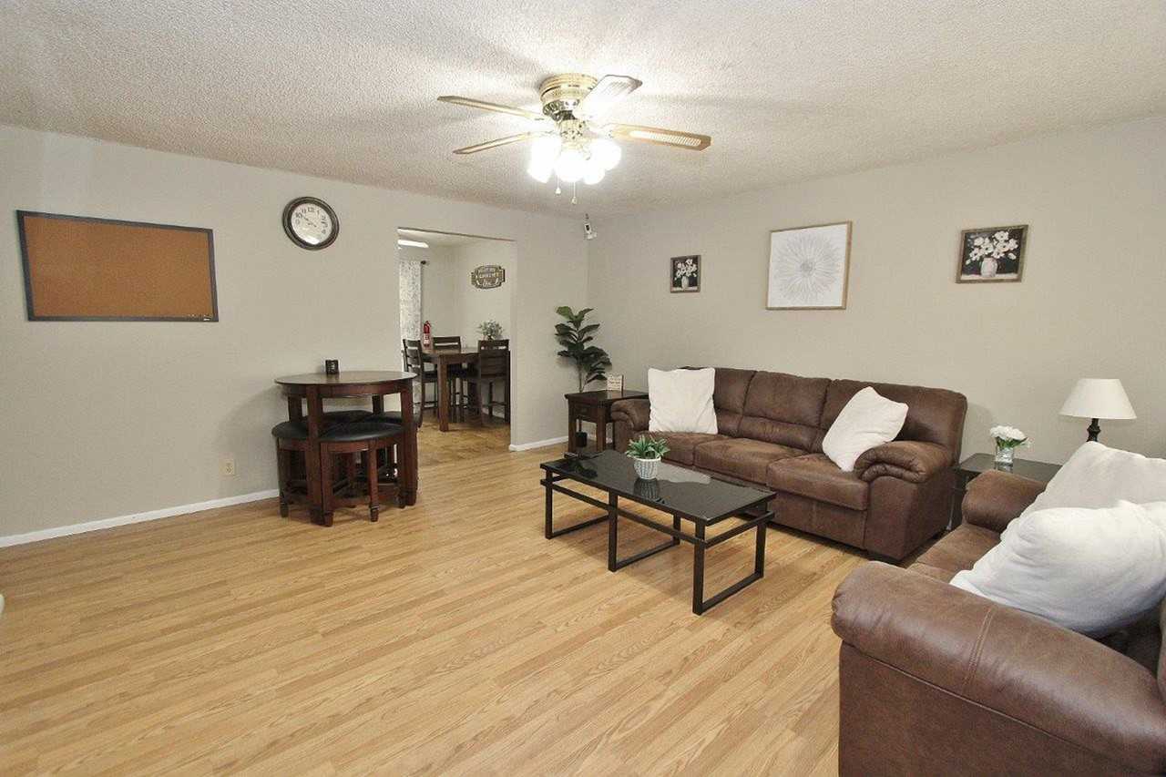 115 N Rowena St - Photo 2 of 20