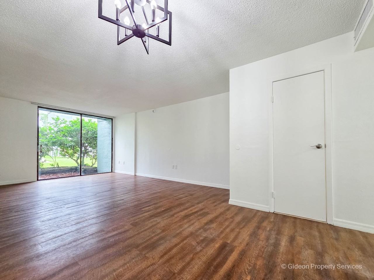 711 Sw 75th St - Photo 2 of 40