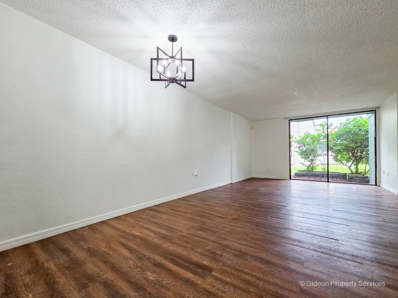 711 Sw 75th St - Photo 3 of 40