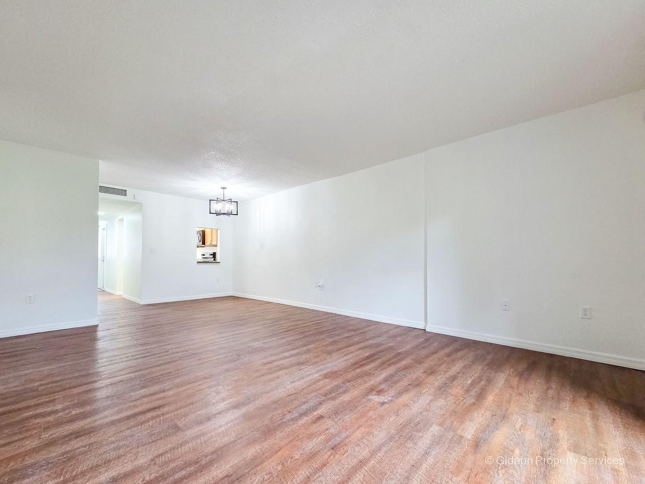 711 Sw 75th St - Photo 4 of 40