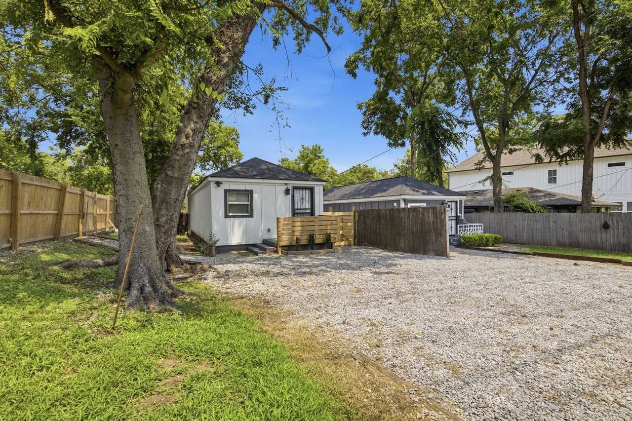 2336 Clifton Ave - Photo 3 of 27