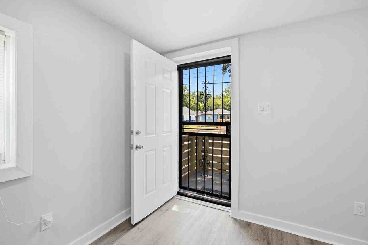 2336 Clifton Ave - Photo 6 of 27