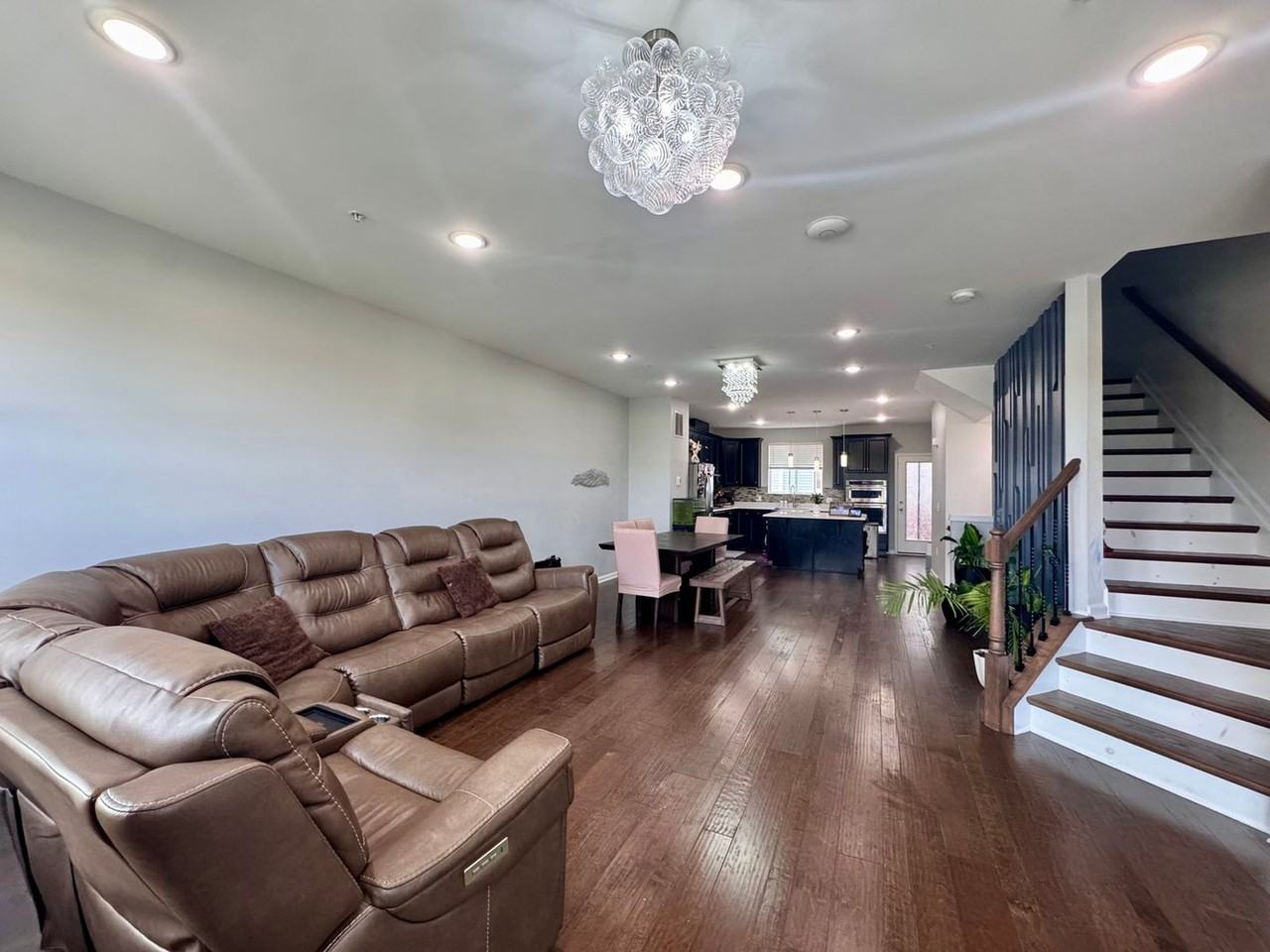 310 310 S Dr - Photo 2 of 3