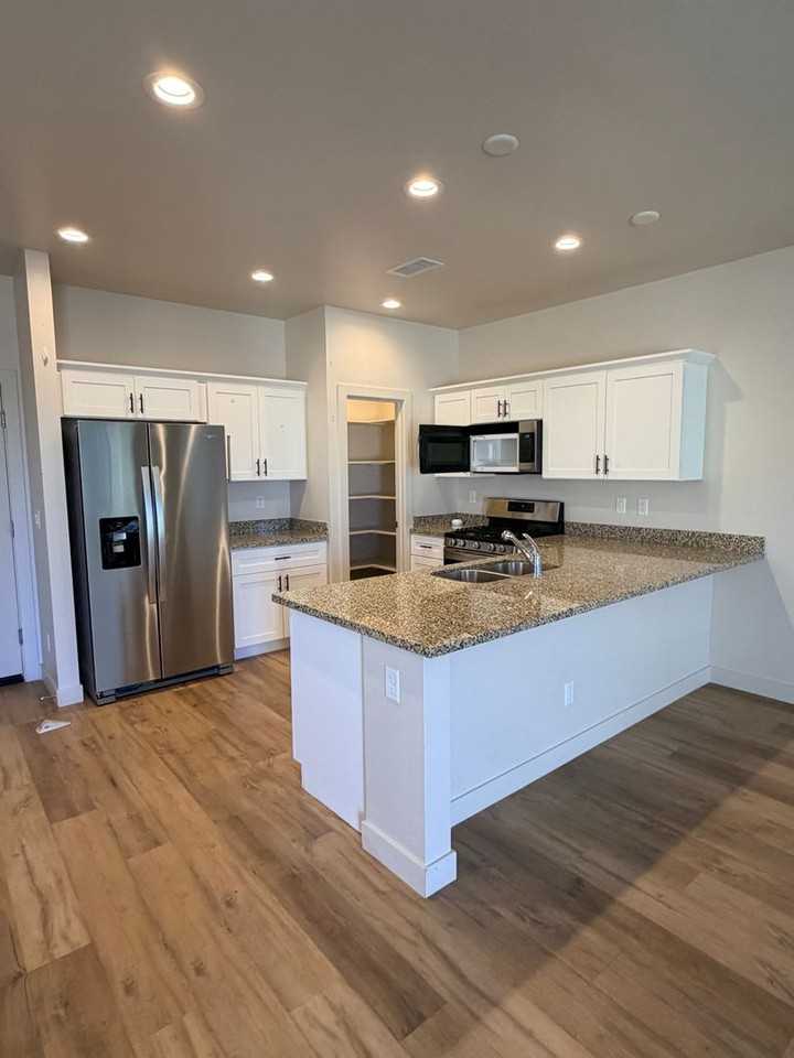 12263 Solid Rock Dr - Photo 3 of 15