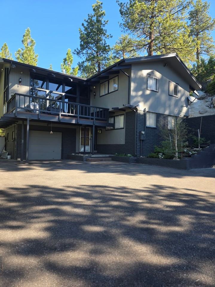 686 Virginia Dr - Photo 2 of 13