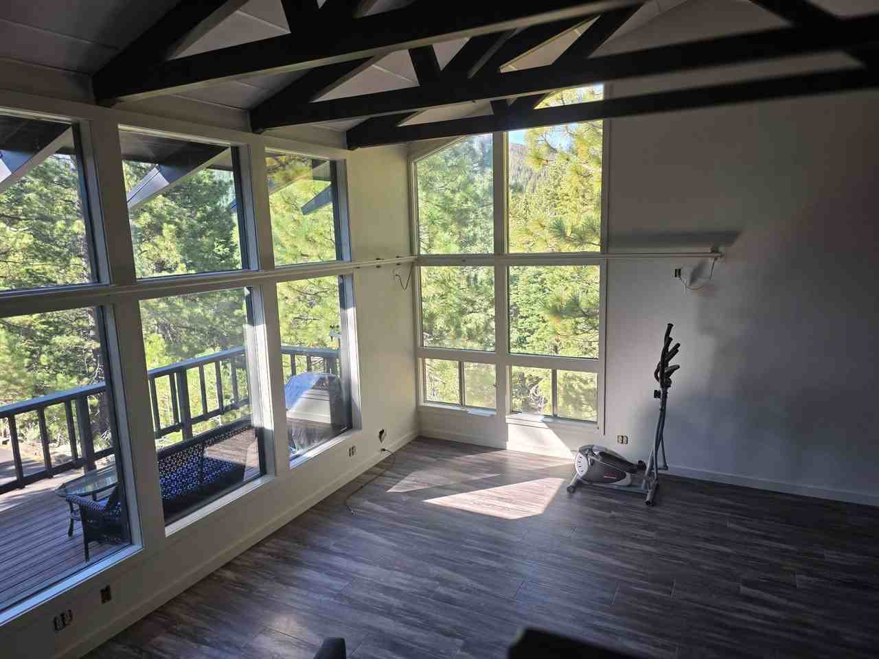686 Virginia Dr - Photo 3 of 13