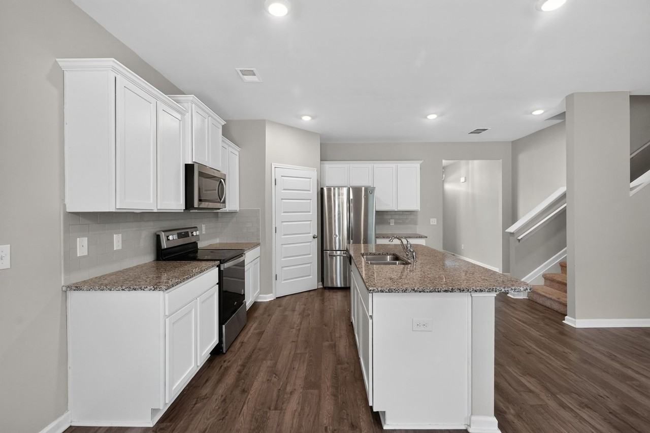 446 Furlough Dr - Photo 4 of 28