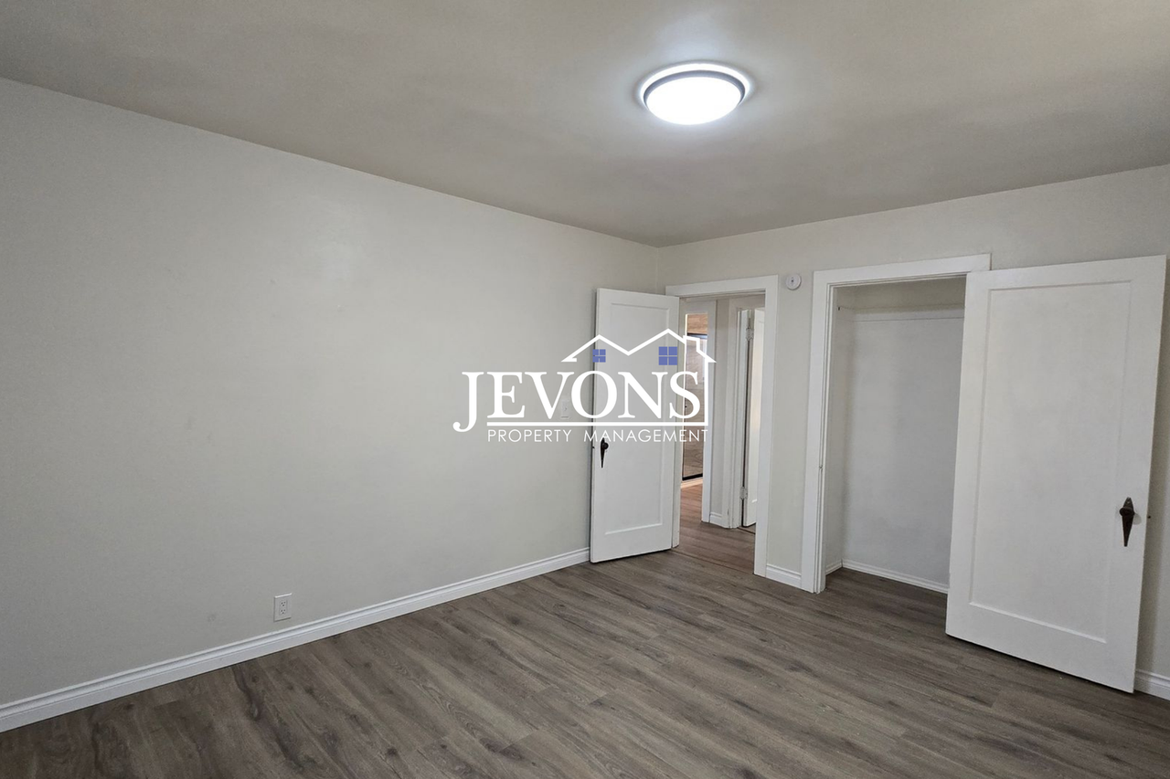 419 W 3rd St - Photo 5 of 10