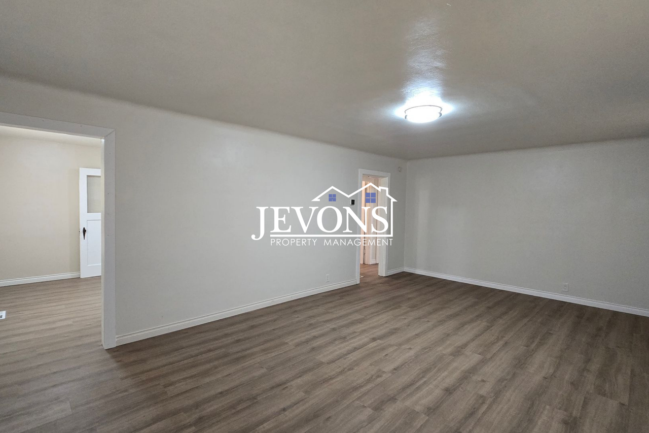 419 W 3rd St - Photo 7 of 10