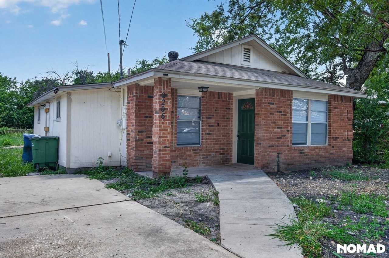 2206 Colima St - Photo 2 of 16