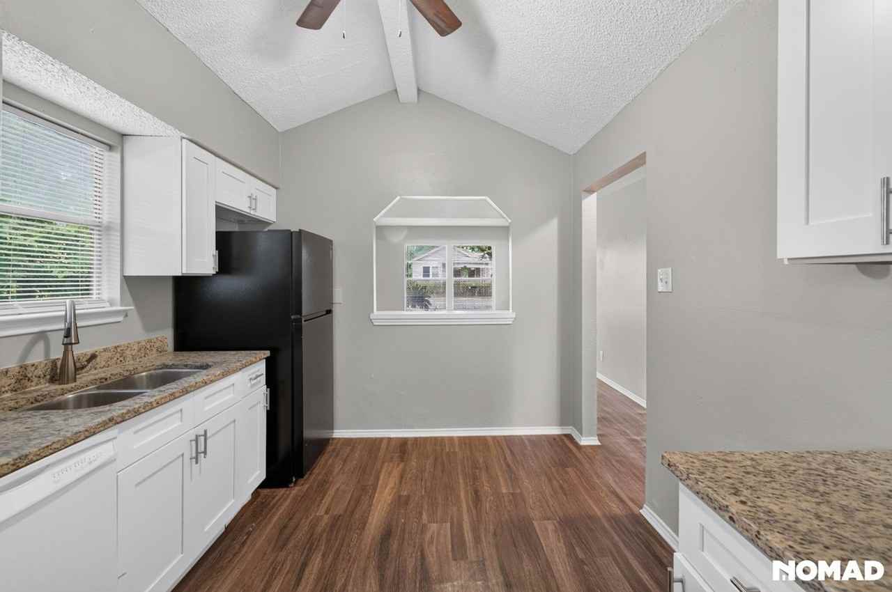 2206 Colima St - Photo 4 of 16