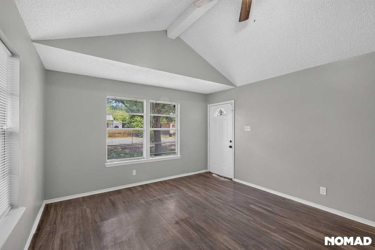 2206 Colima St - Photo 7 of 16