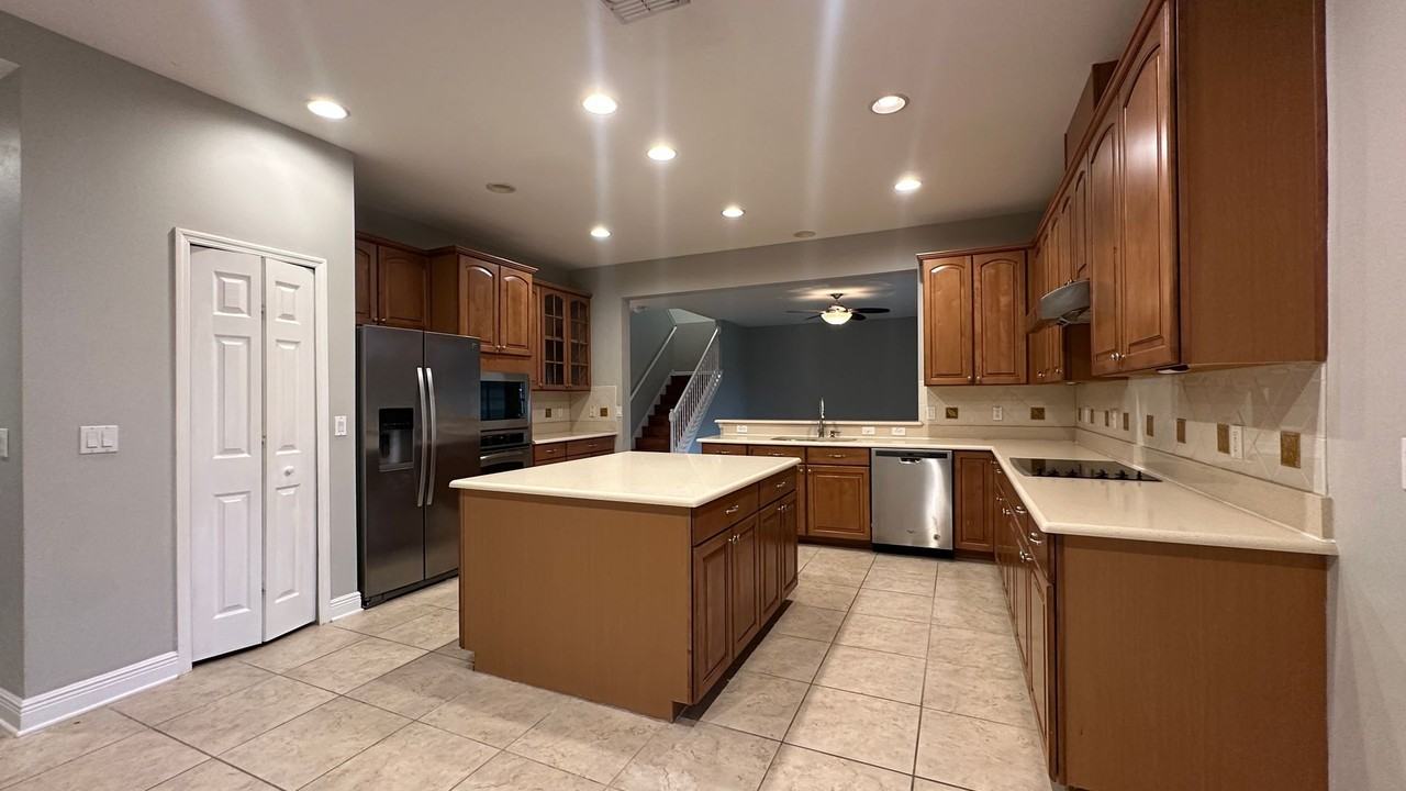 418 Brentwood Club Cv - Photo 3 of 50