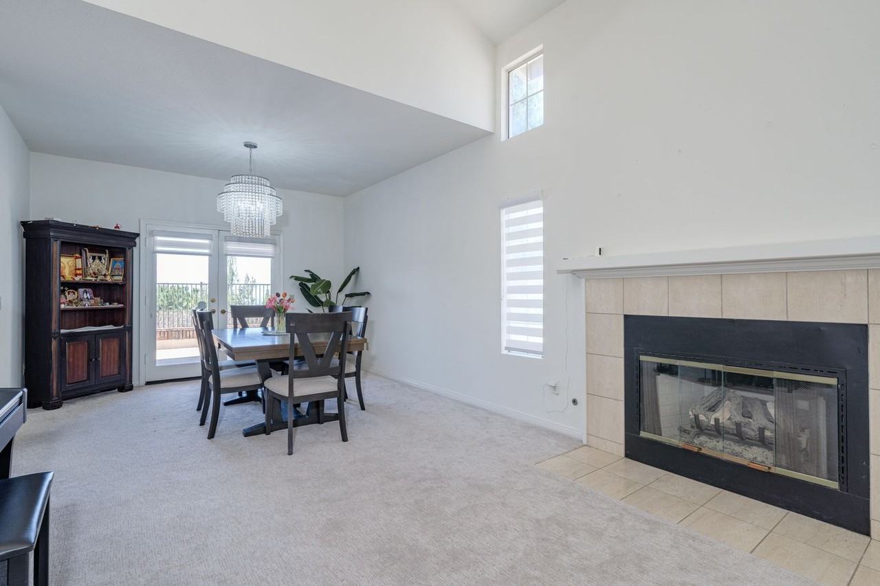 1011 S Mountcrest Ct - Photo 6 of 48