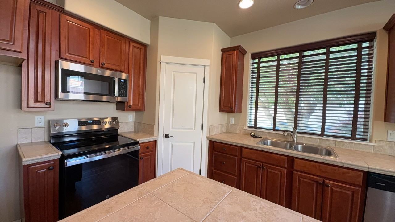 5363 Kali St Se - Photo 4 of 18