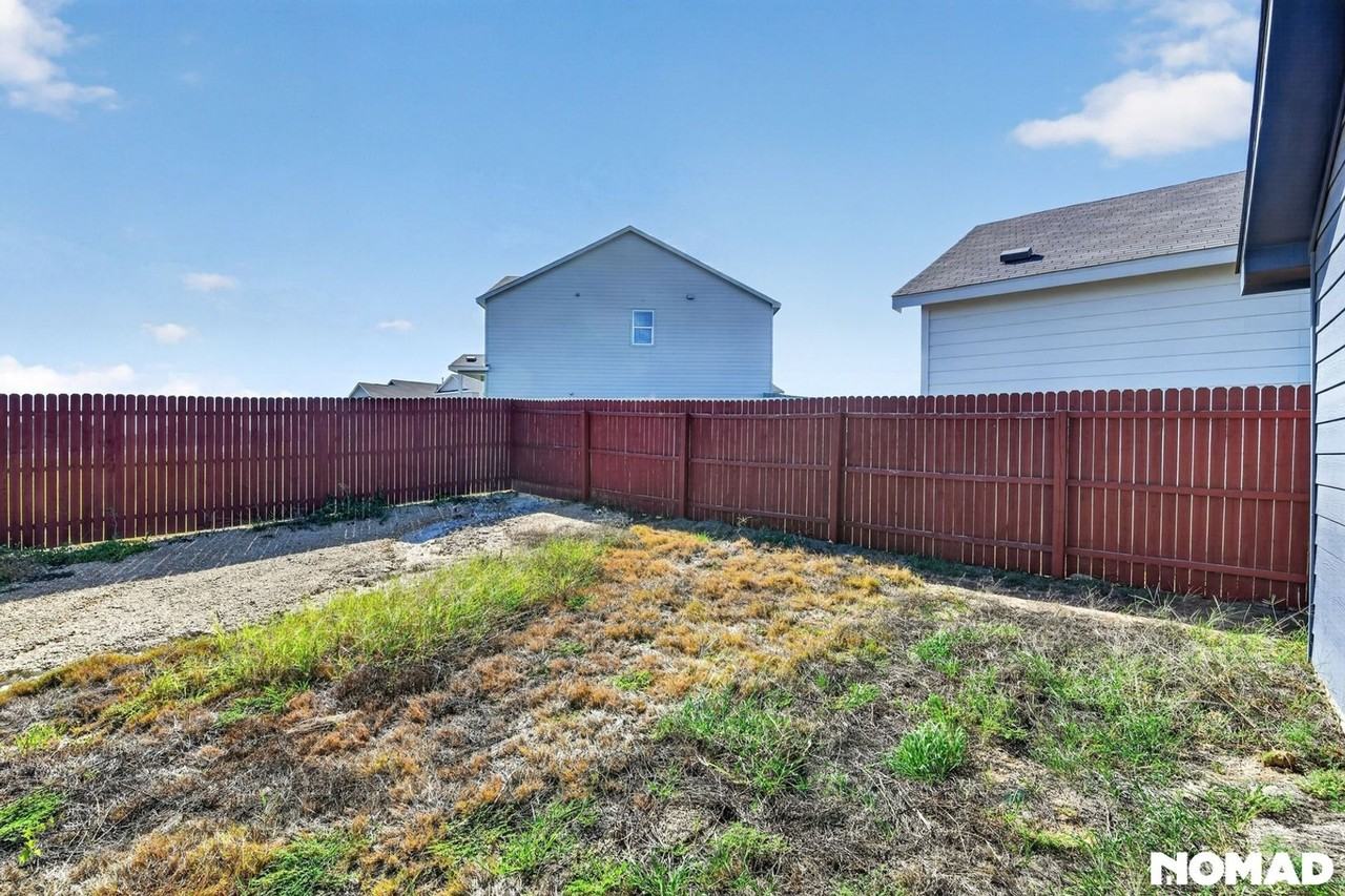 241 Payton Pl - Photo 4 of 17