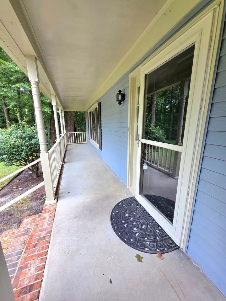 415 Rosewood Ln - Photo 3 of 30