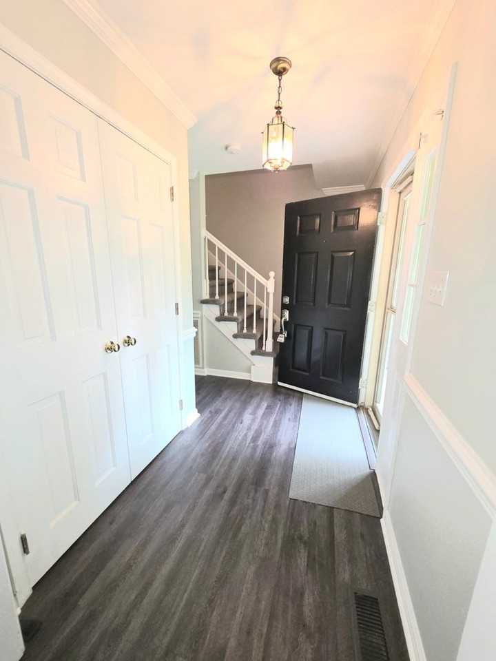415 Rosewood Ln - Photo 4 of 30