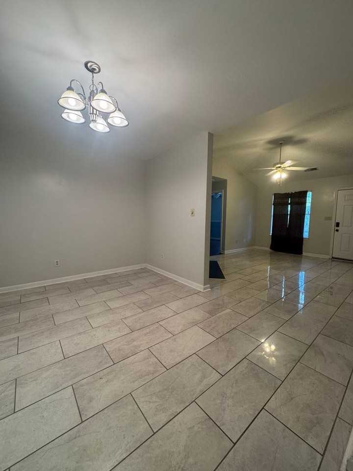 95 Hampton Oaks Dr - Photo 5 of 14