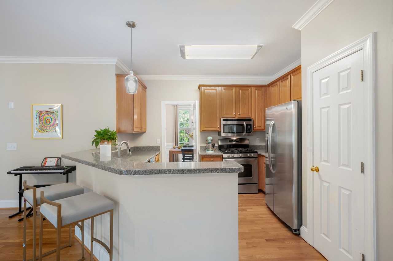 100 Spring Valley Ln - Photo 7 of 28