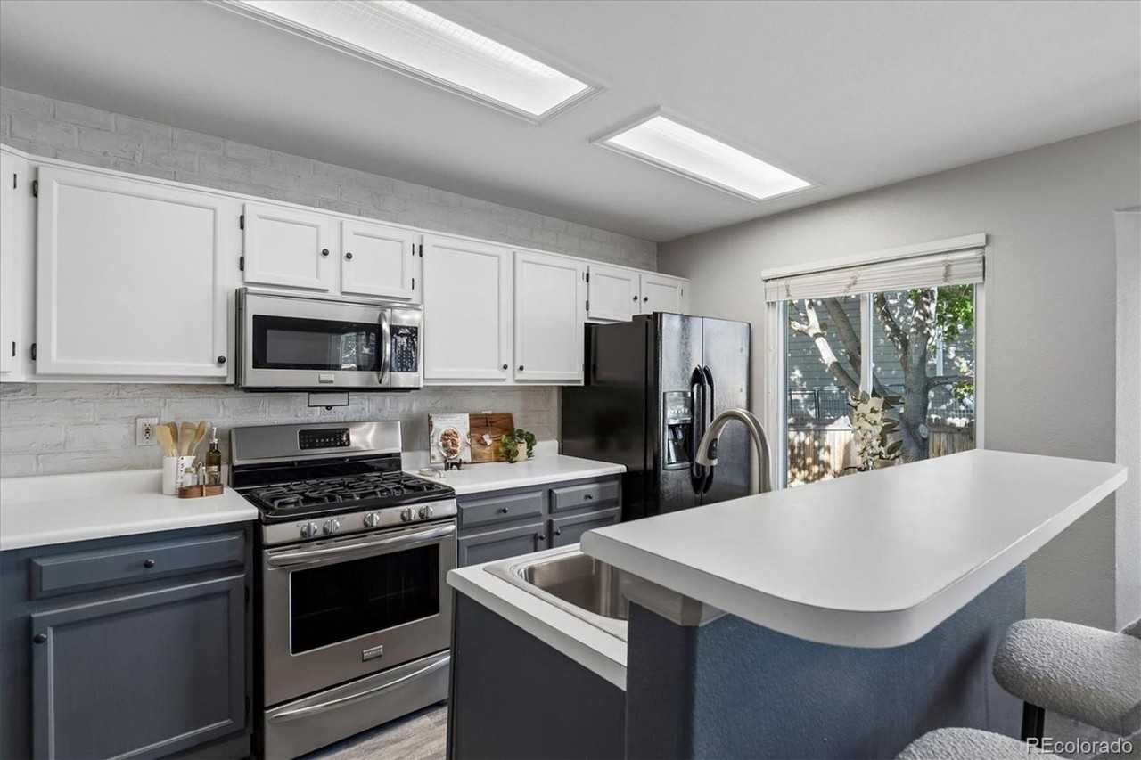 5247 E Hamilton Ave - Photo 3 of 29