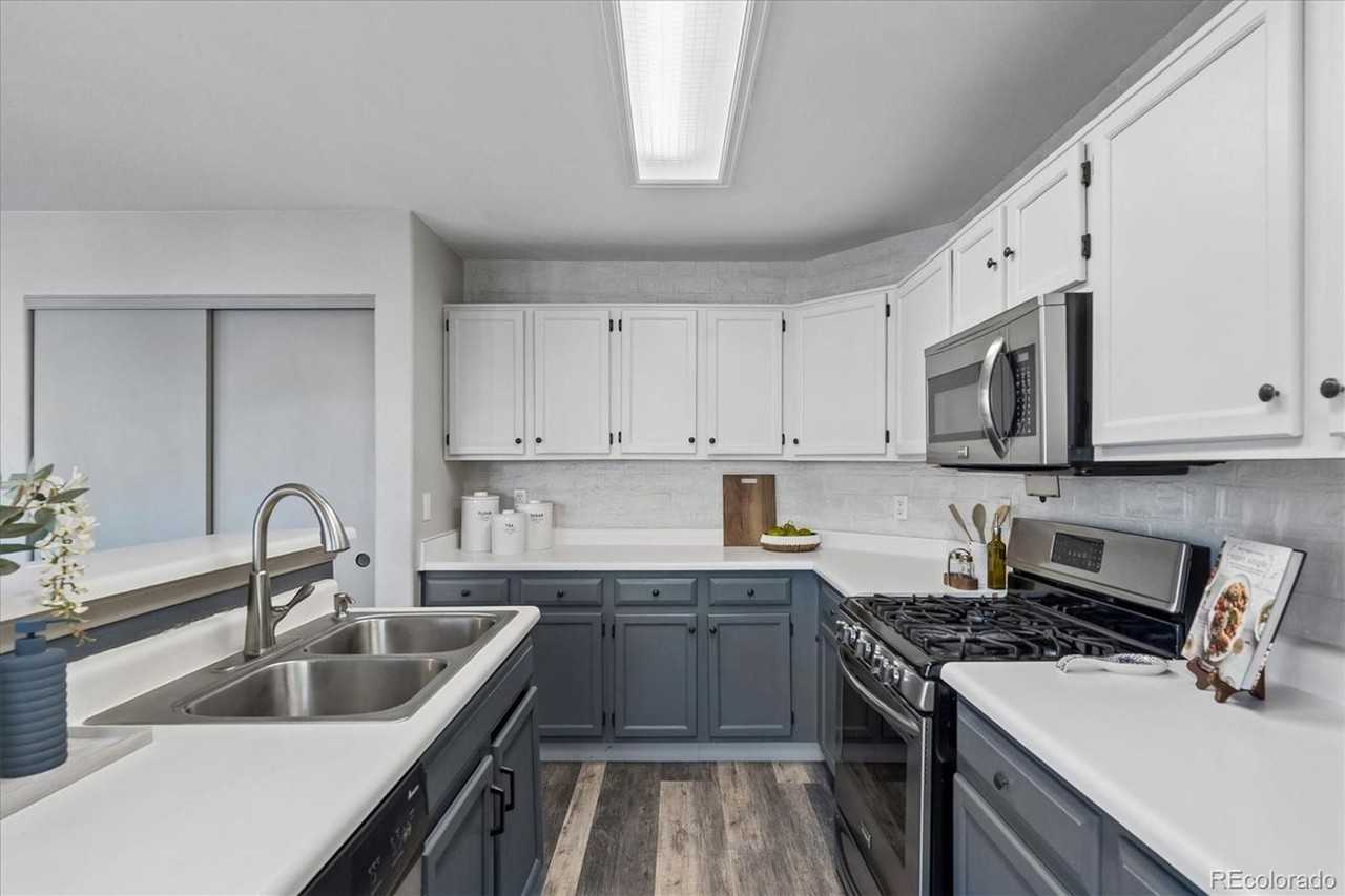 5247 E Hamilton Ave - Photo 4 of 29