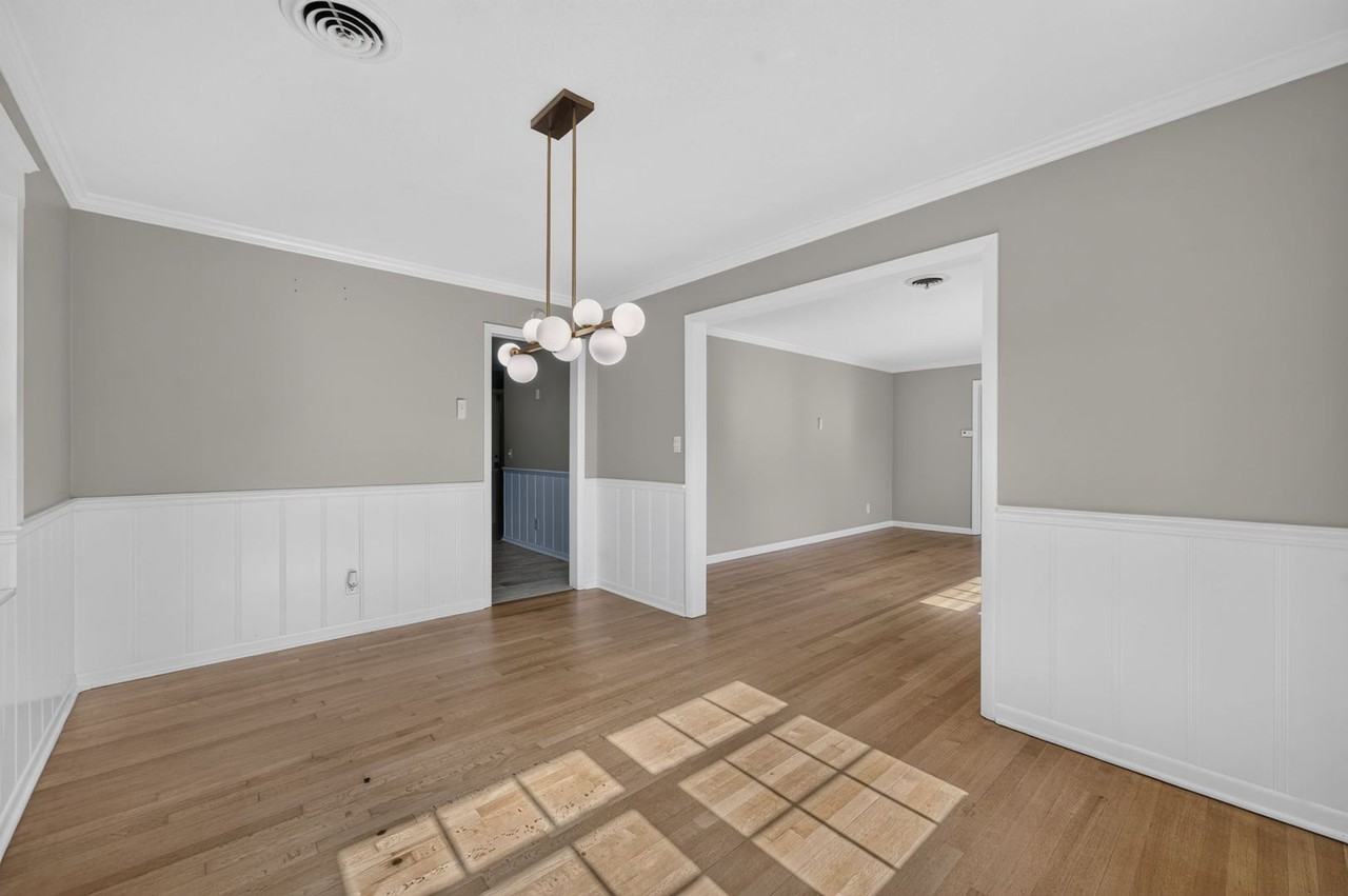 677 Selkirk Dr - Photo 6 of 39