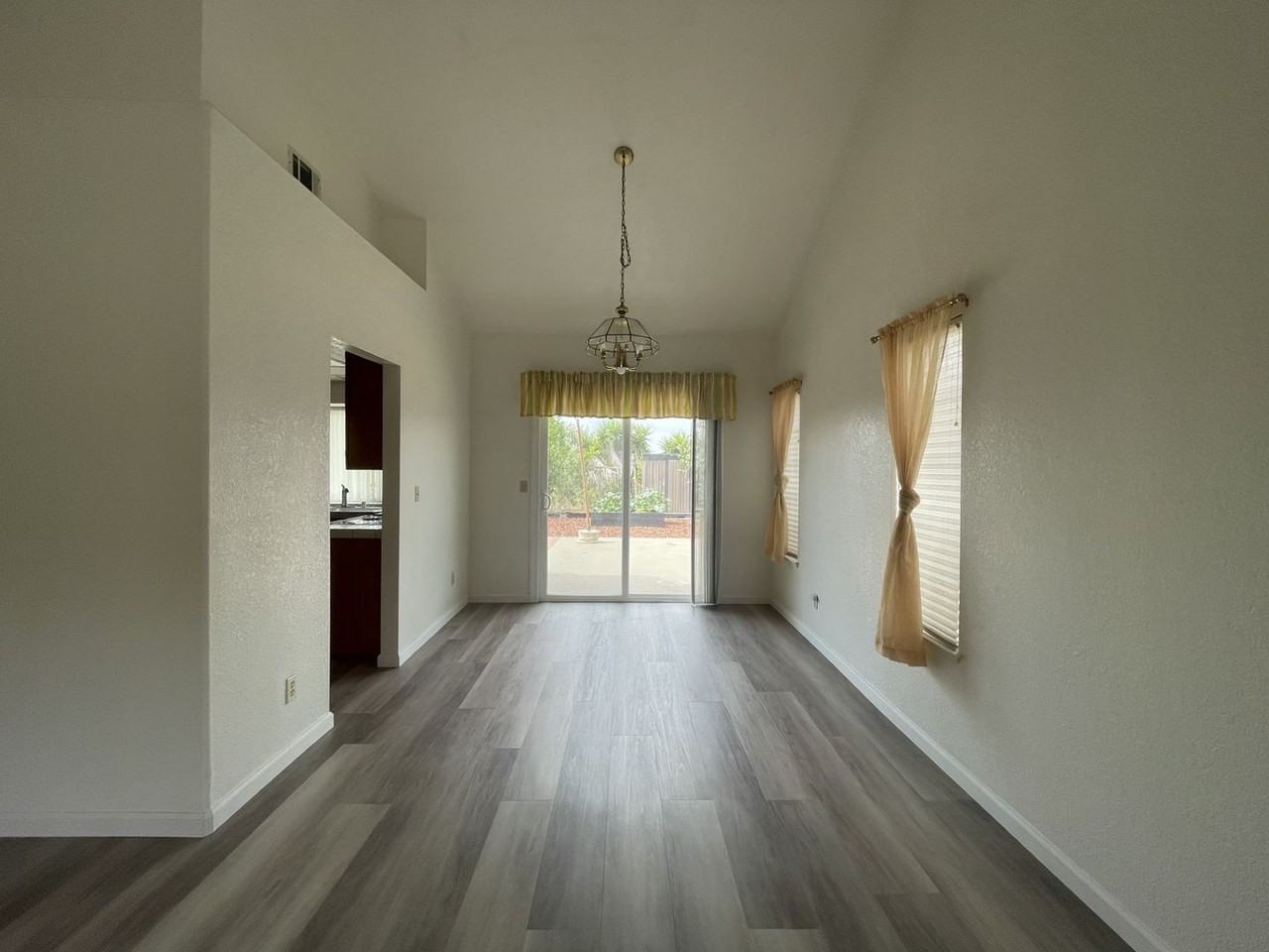 125 Ramsgate Way - Photo 4 of 19