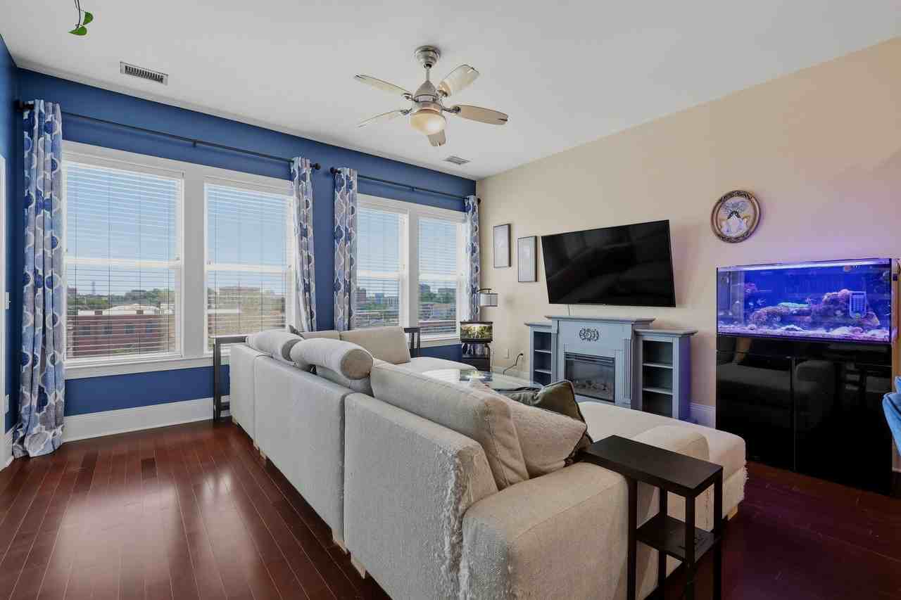 619 N 4th St #301 - Photo 5 of 44