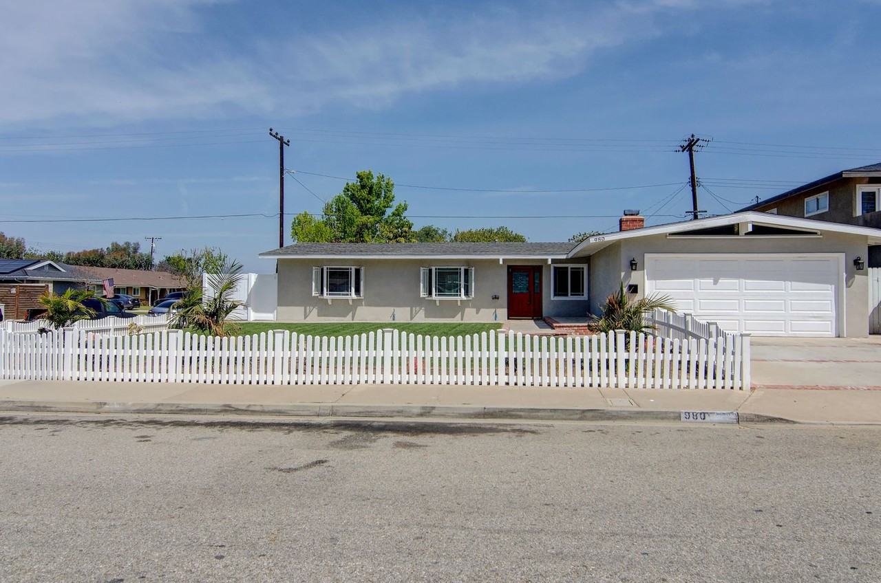 980 Presidio Dr - Photo 2 of 13