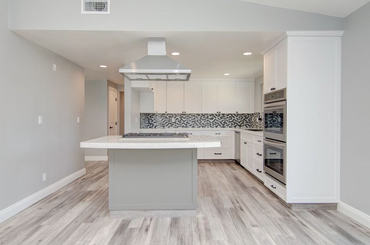 980 Presidio Dr - Photo 5 of 13