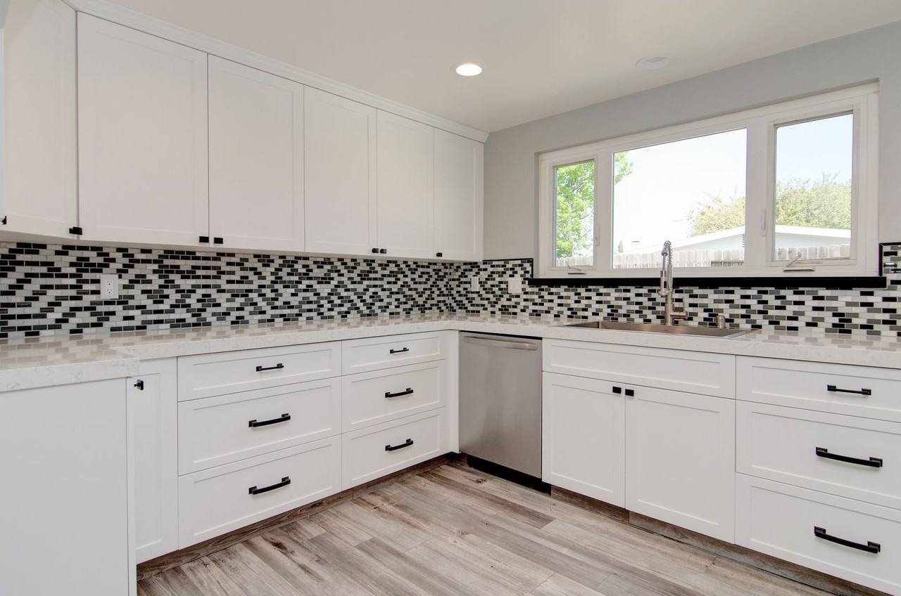 980 Presidio Dr - Photo 6 of 13