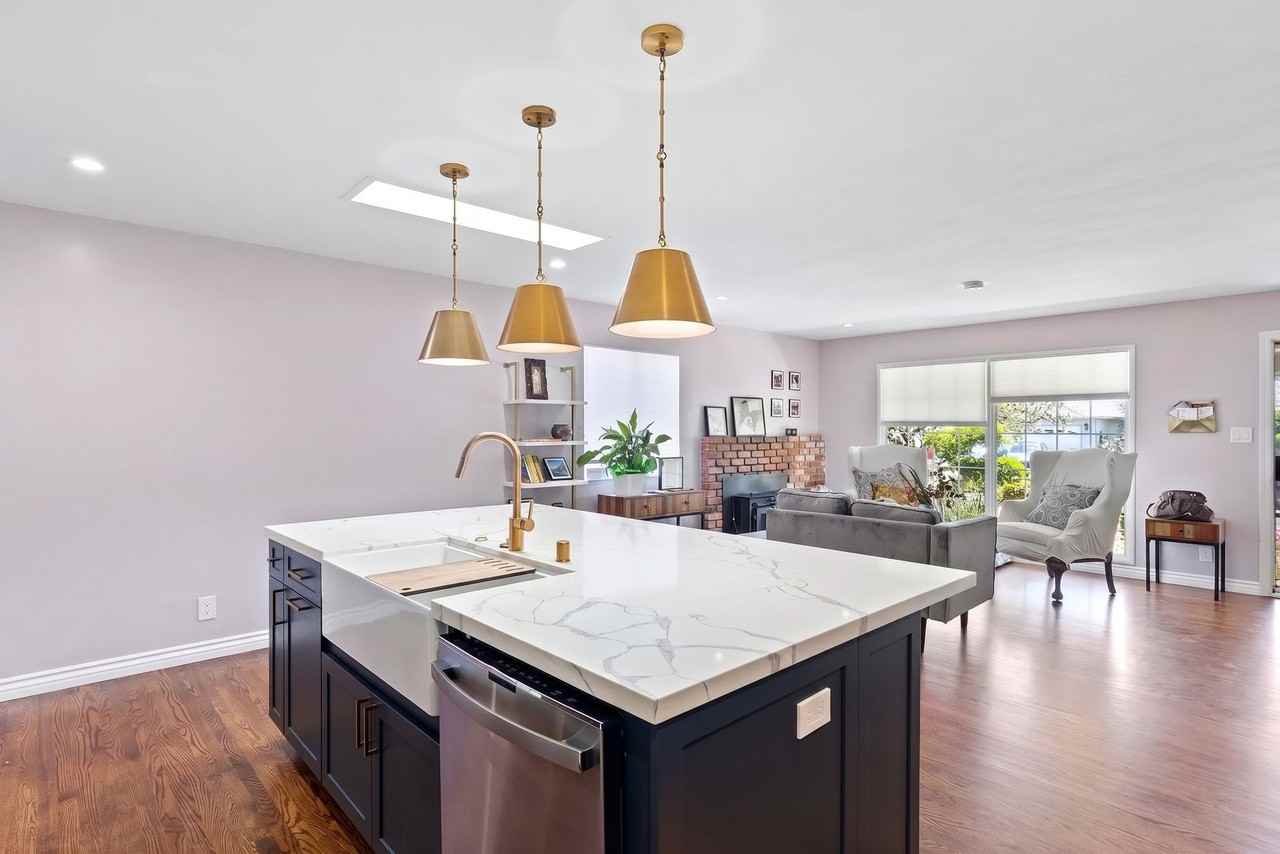 1823 Lawndale Ave - Photo 3 of 18