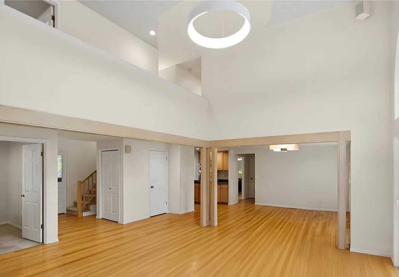 4017 251st Way Ne - Photo 2 of 10