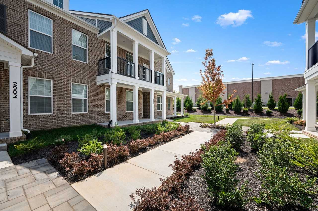 2718 Willowoak Trl - Photo 3 of 39