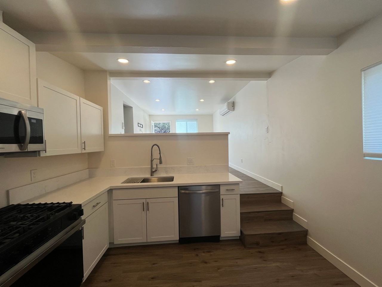 390 Hill St - Photo 4 of 21