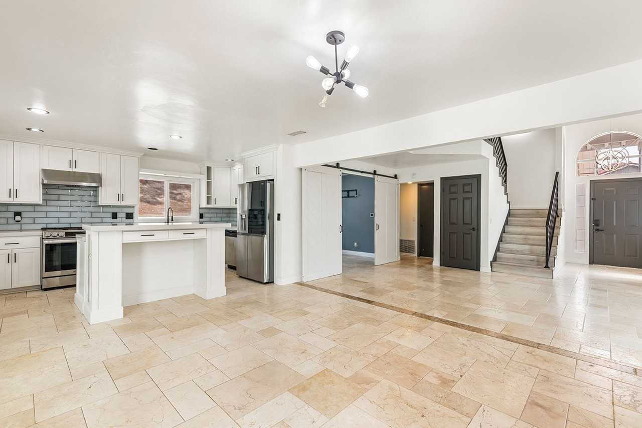 13960 Carmel Ridge Rd - Photo 5 of 42