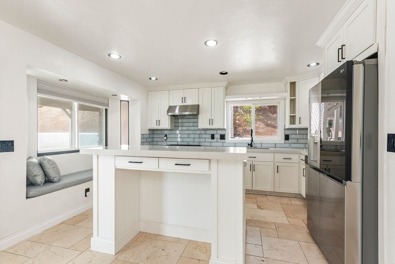 13960 Carmel Ridge Rd - Photo 2 of 42