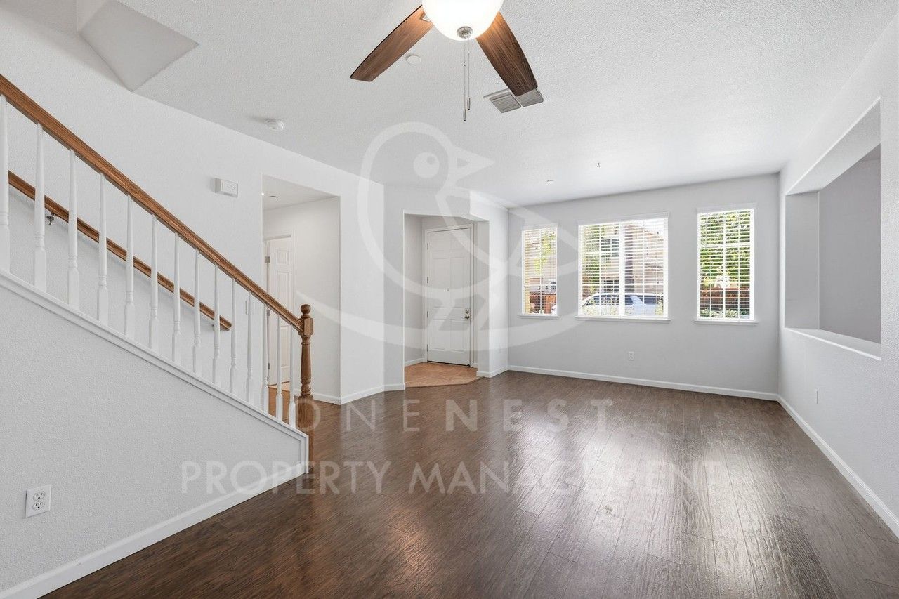 1070 Sierra View Cir #3 - Photo 5 of 27
