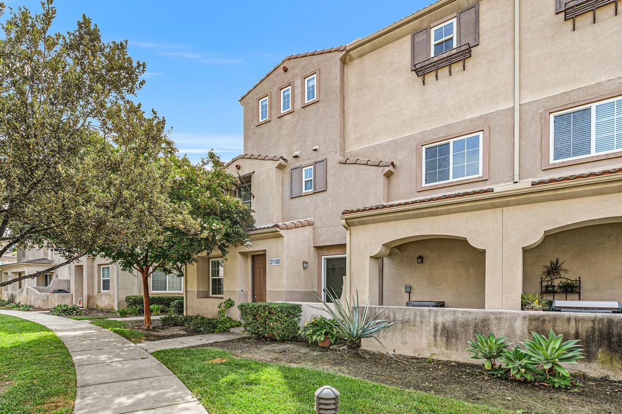 31180 Lavender Ct - Photo 3 of 28