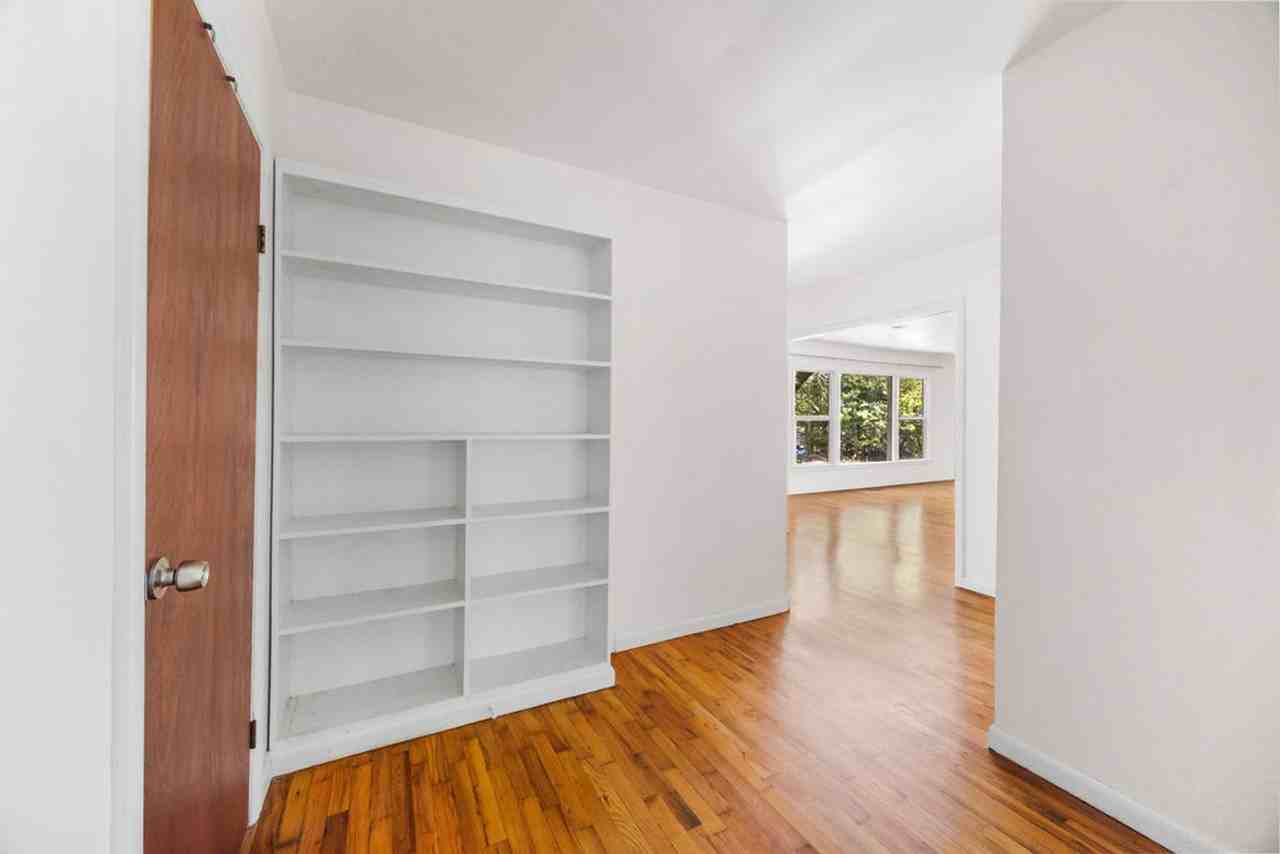 2445 W Mount Comfort Rd - Photo 7 of 33
