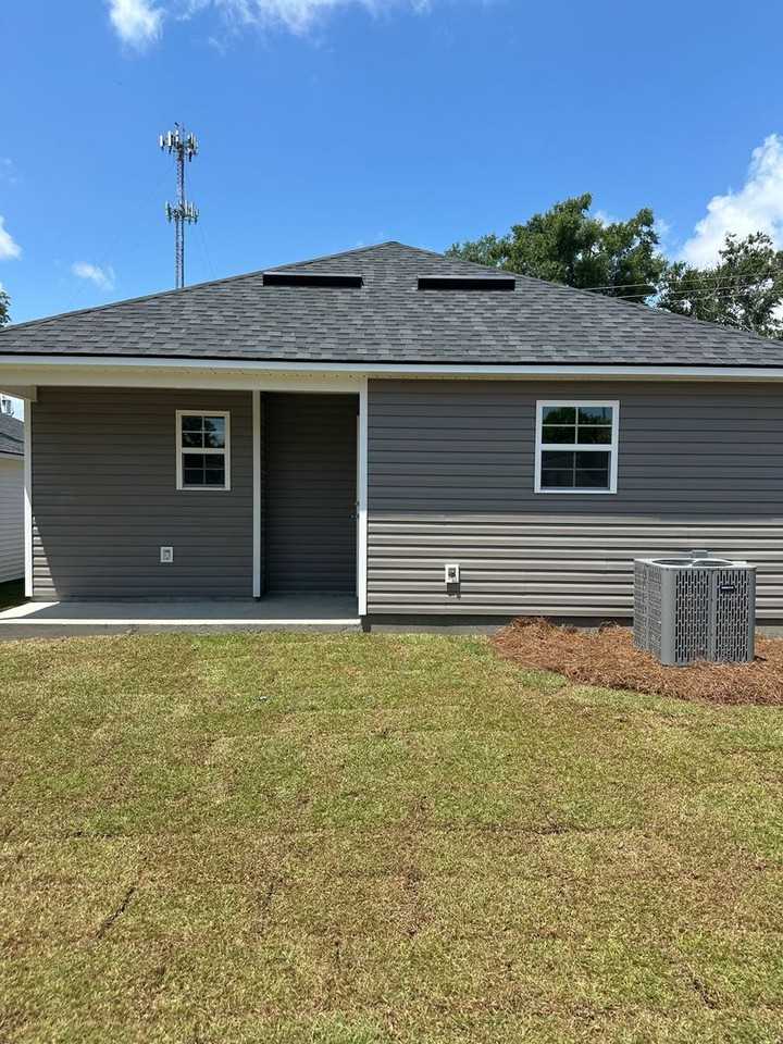 1520 Woodard St - Photo 2 of 9