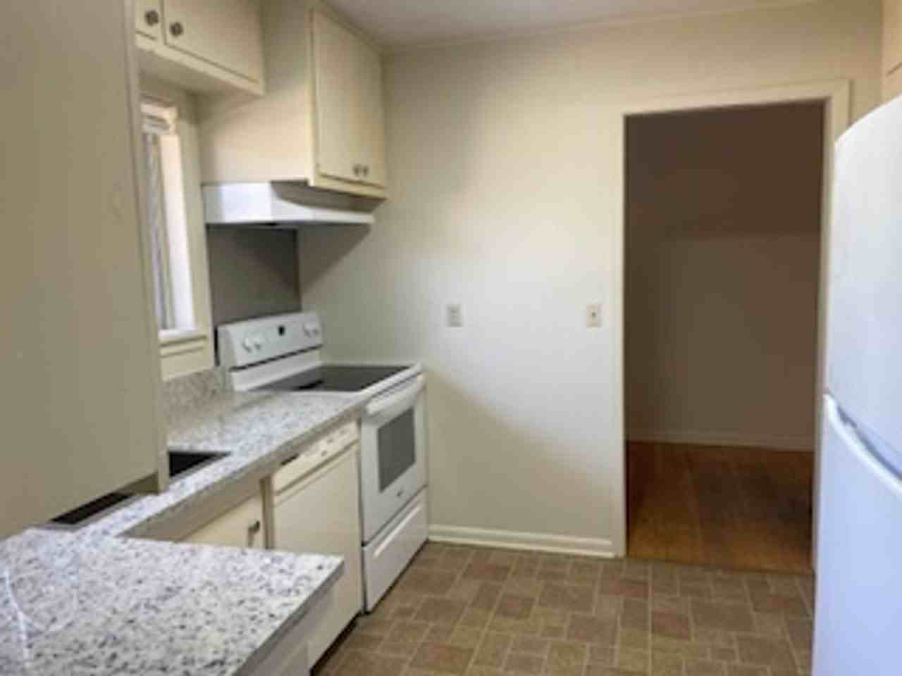 1025 W Sloan St - Photo 3 of 11