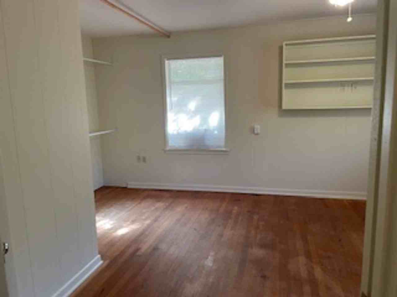 1025 W Sloan St - Photo 4 of 11