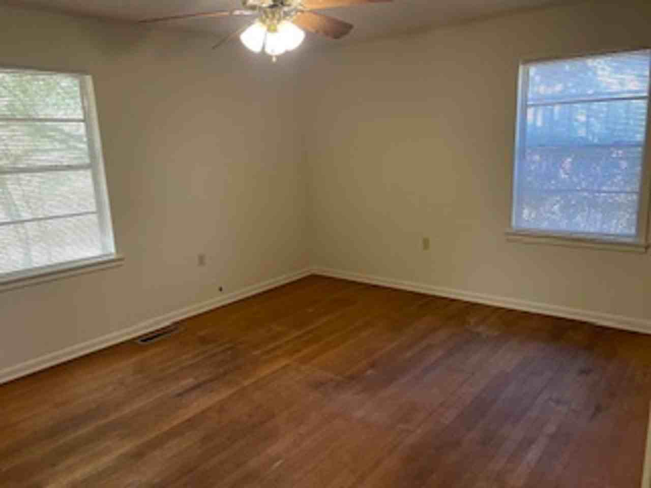 1025 W Sloan St - Photo 7 of 11