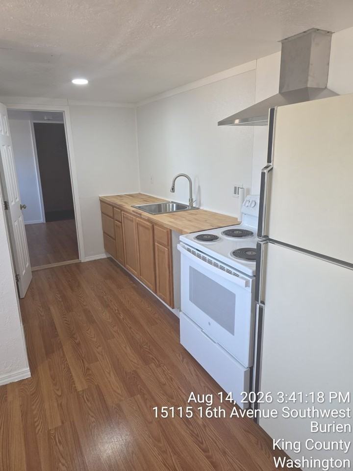 15115 16th Ave Sw #B - Photo 6 of 11
