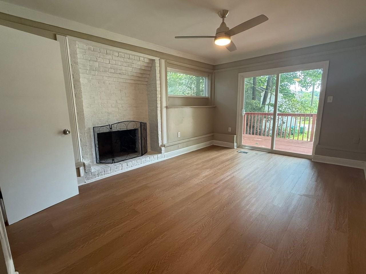 967 Lake Dr - Photo 3 of 12