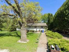 featured image of 2364 S Syene Rd