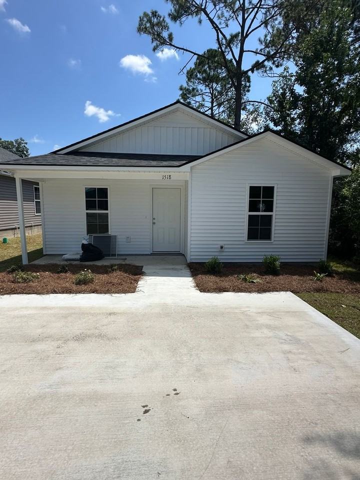 1528 Woodard St - Photo 2 of 16